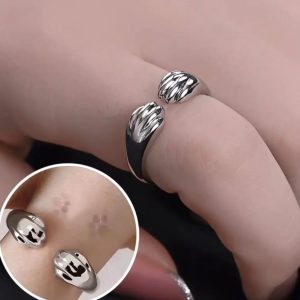 Paw Print Hug Ring